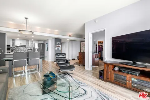 13700 Marina Pointe Drive