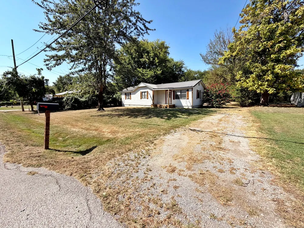 610 S State Street Wagoner, OK 74467