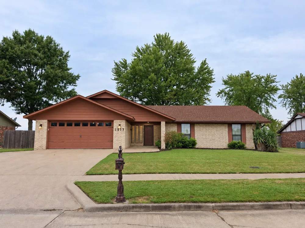1517 Merlin Circle Pryor, OK 74361