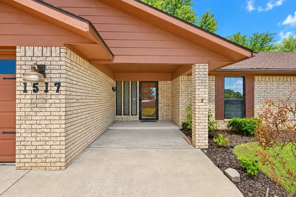 1517 Merlin Circle Pryor, OK 74361