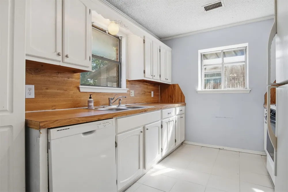 2002 W Ithica Street Broken Arrow, OK 74012