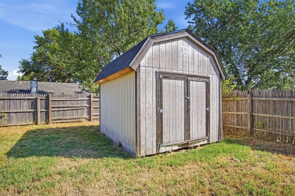 2002 W Ithica Street Broken Arrow, OK 74012