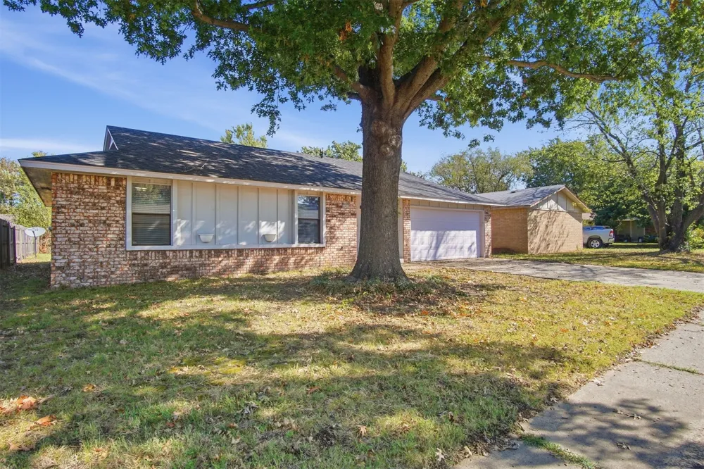 2002 W Ithica Street Broken Arrow, OK 74012