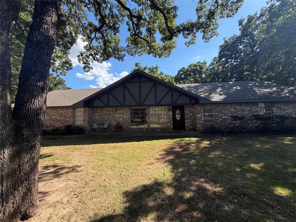 8 Town and Country Circle Ardmore, OK 73401