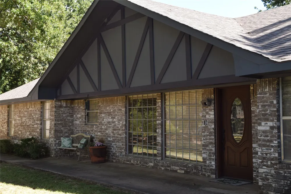 8 Town and Country Circle Ardmore, OK 73401