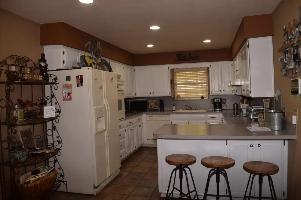 8 Town and Country Circle Ardmore, OK 73401