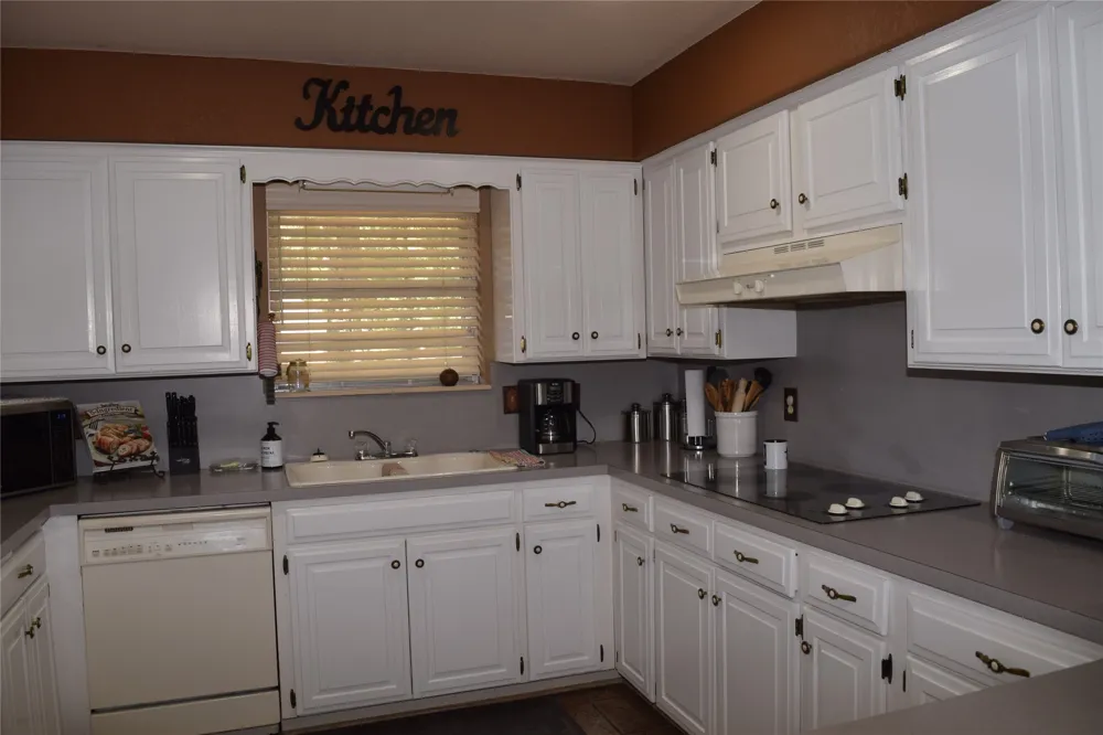 8 Town and Country Circle Ardmore, OK 73401