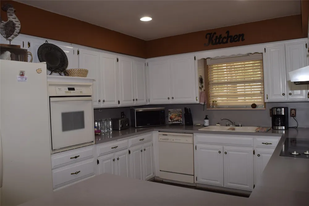 8 Town and Country Circle Ardmore, OK 73401
