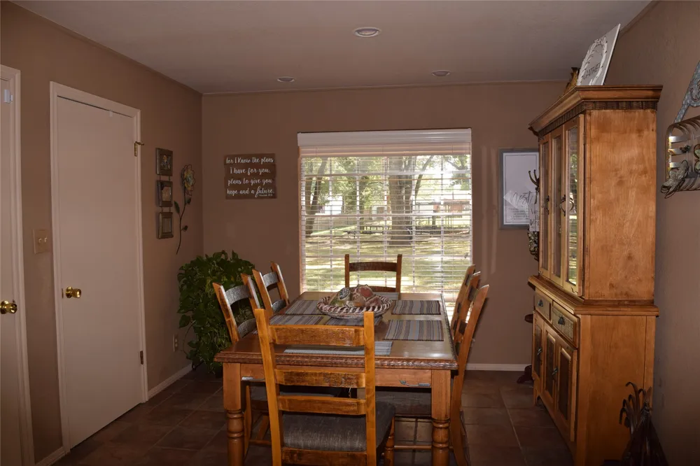 8 Town and Country Circle Ardmore, OK 73401