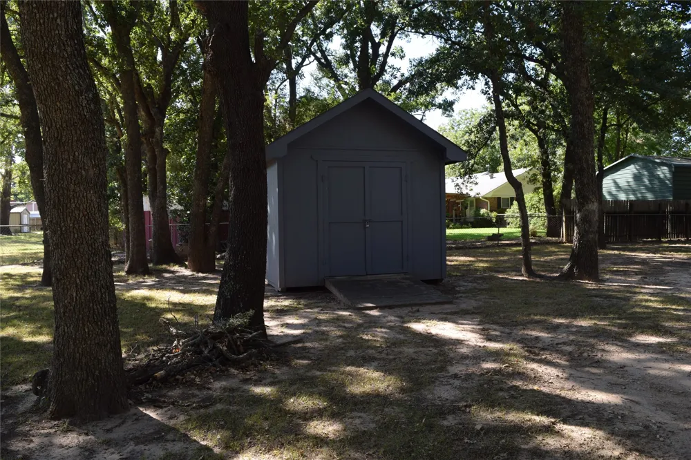 8 Town and Country Circle Ardmore, OK 73401