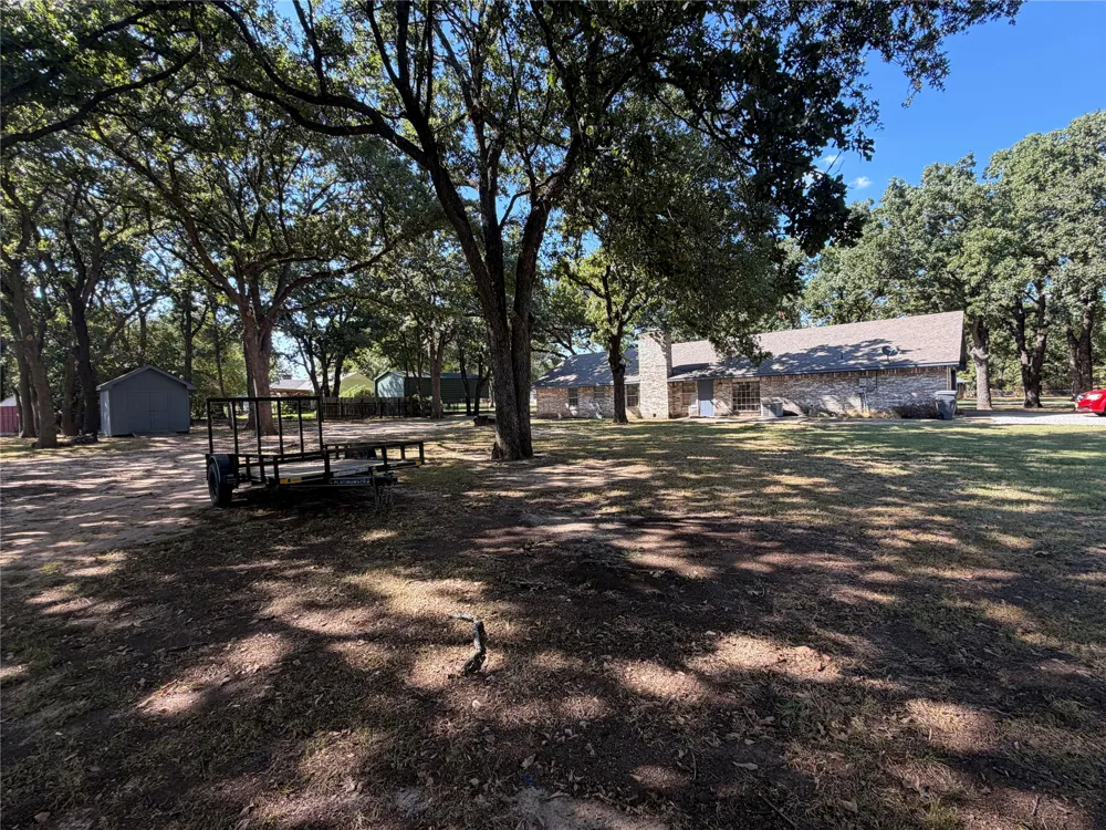 8 Town and Country Circle Ardmore, OK 73401