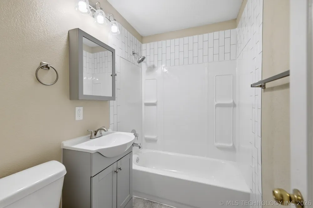 5951 E King Place Tulsa, OK 74115
