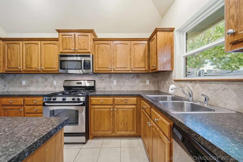 901 S 71st Street Broken Arrow, OK 74014