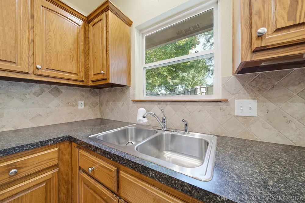901 S 71st Street Broken Arrow, OK 74014