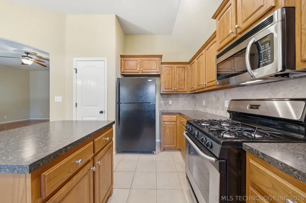 901 S 71st Street Broken Arrow, OK 74014