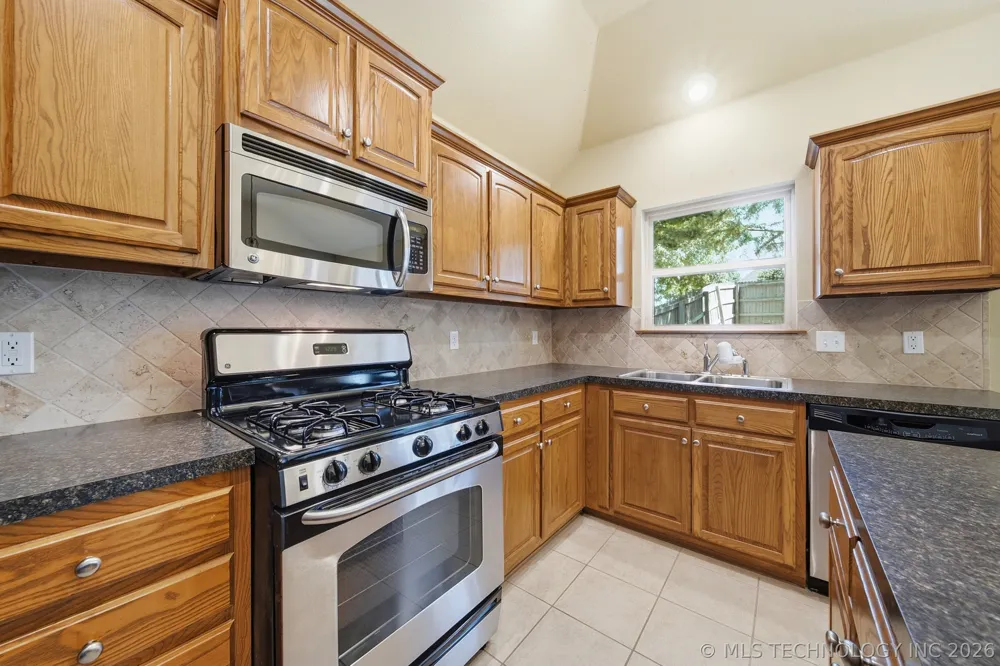 901 S 71st Street Broken Arrow, OK 74014