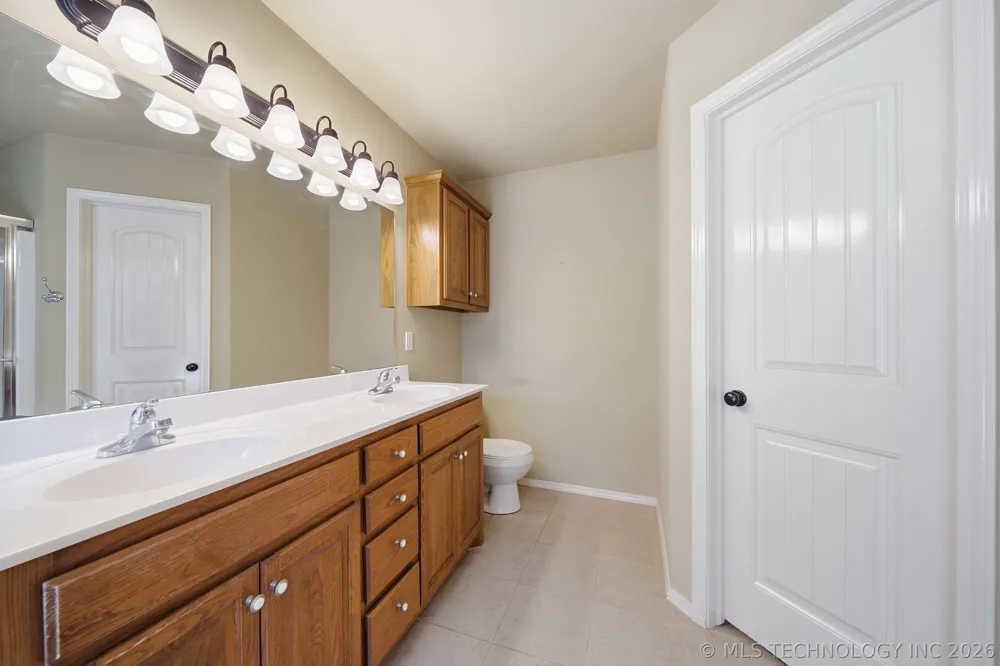 901 S 71st Street Broken Arrow, OK 74014