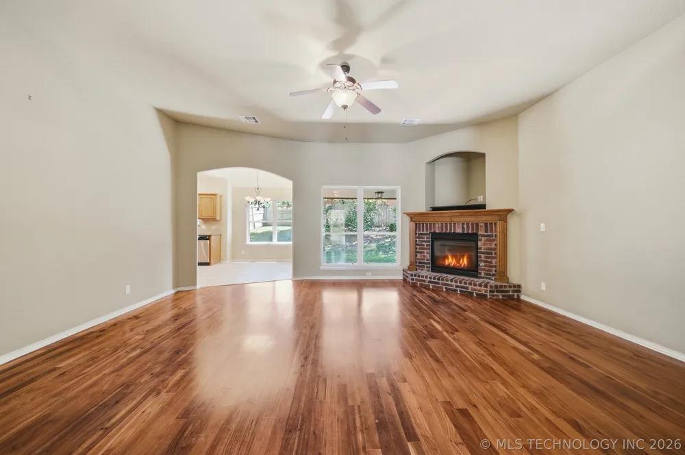 901 S 71st Street Broken Arrow, OK 74014