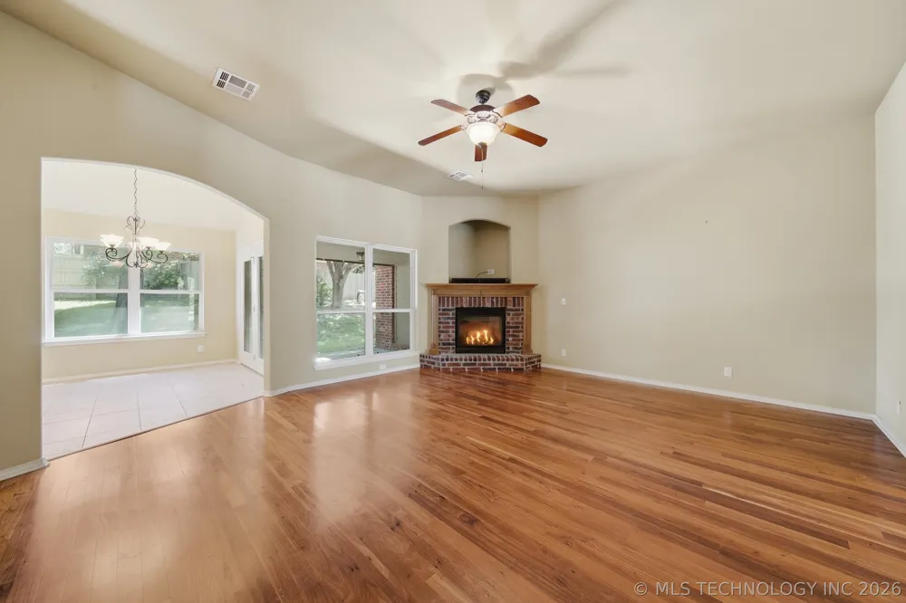 901 S 71st Street Broken Arrow, OK 74014