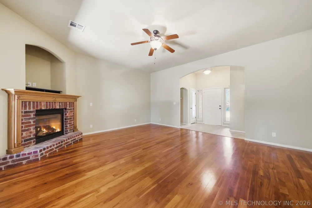901 S 71st Street Broken Arrow, OK 74014