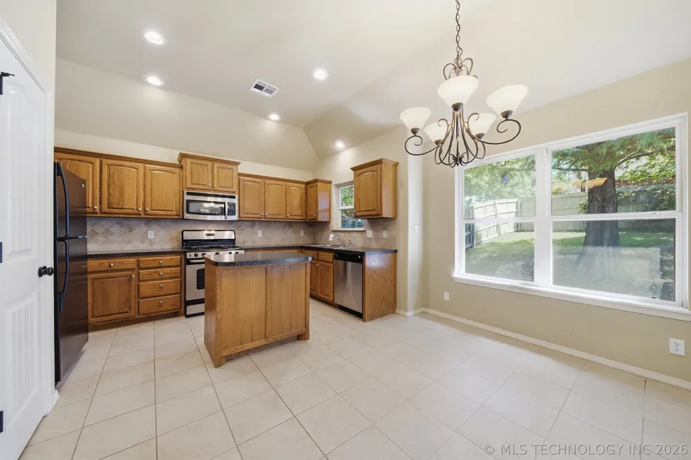 901 S 71st Street Broken Arrow, OK 74014