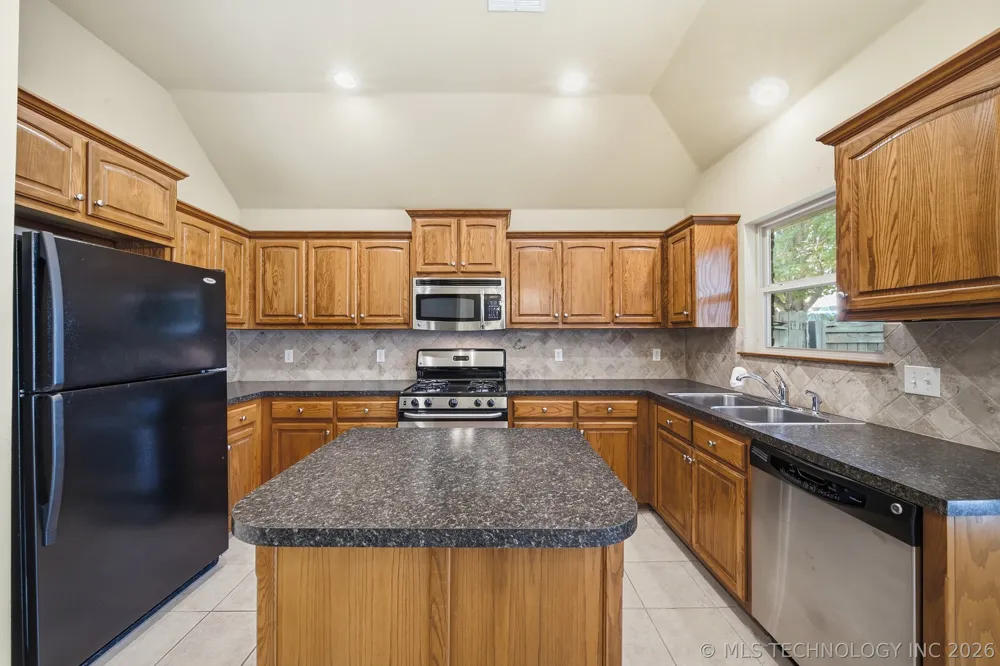 901 S 71st Street Broken Arrow, OK 74014