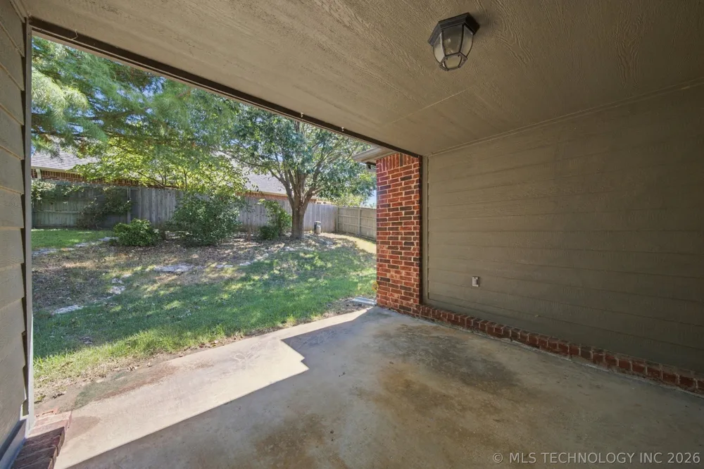 901 S 71st Street Broken Arrow, OK 74014