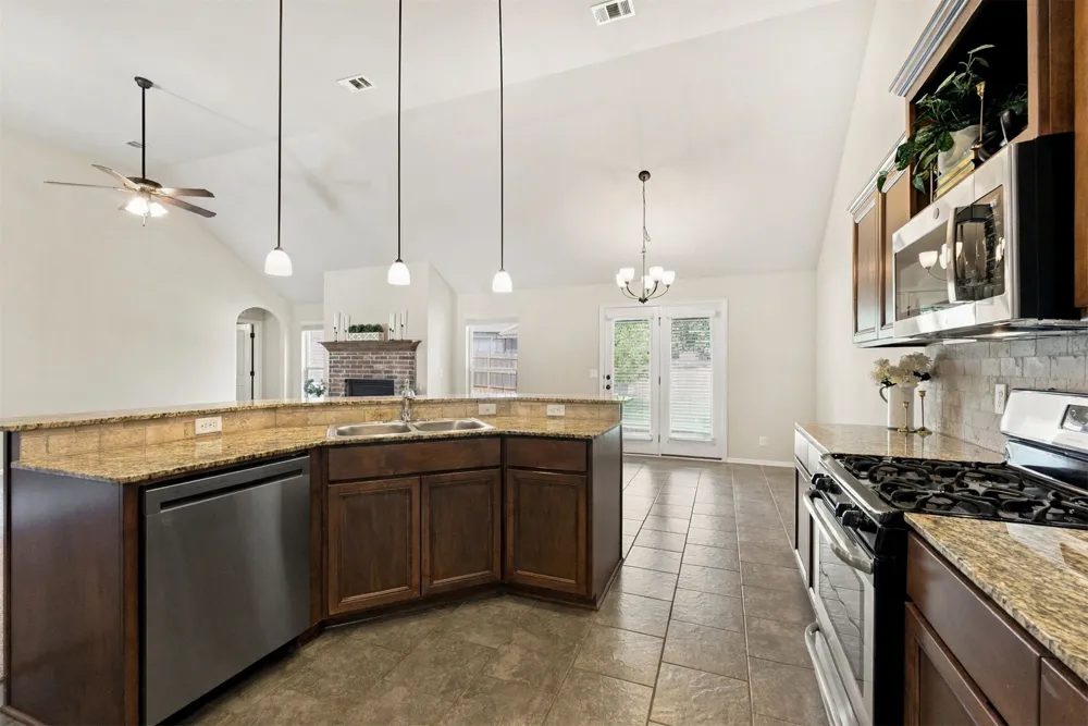 2612 W Van Buren Court Broken Arrow, OK 74011