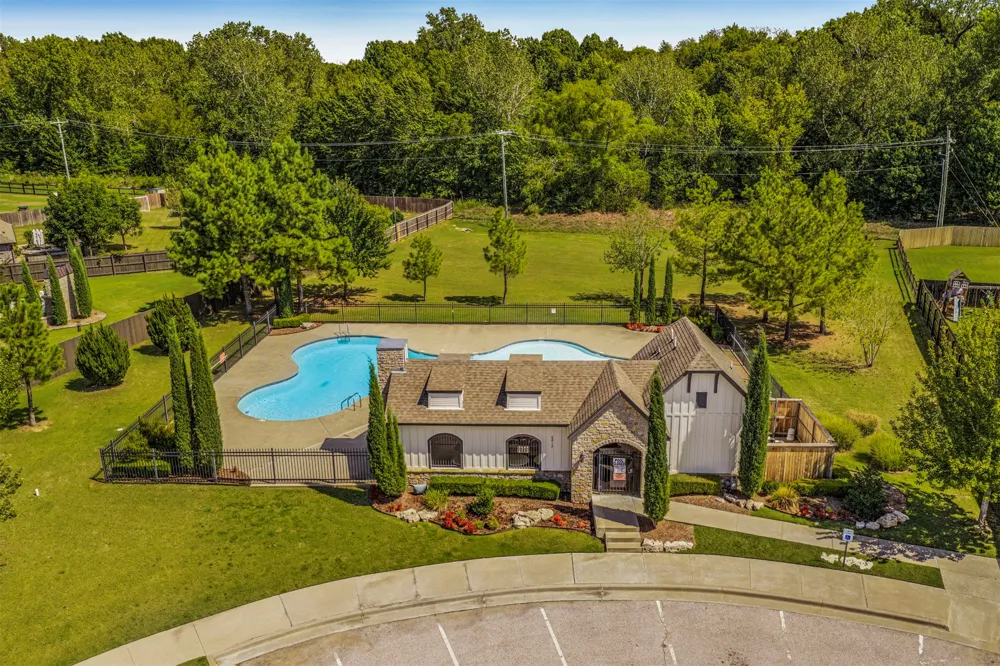 2612 W Van Buren Court Broken Arrow, OK 74011