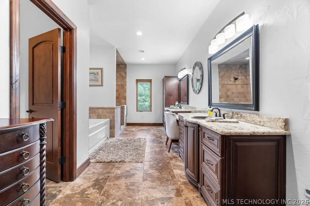 9094 Waters Edge Kingston, OK 73439