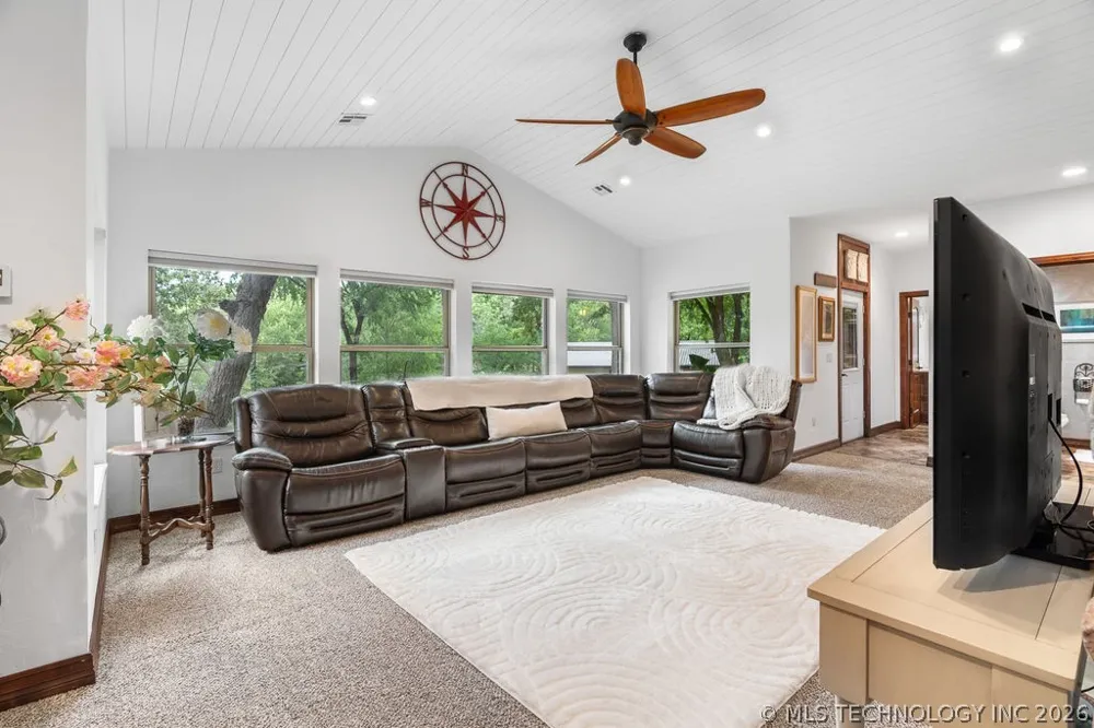 9094 Waters Edge Kingston, OK 73439