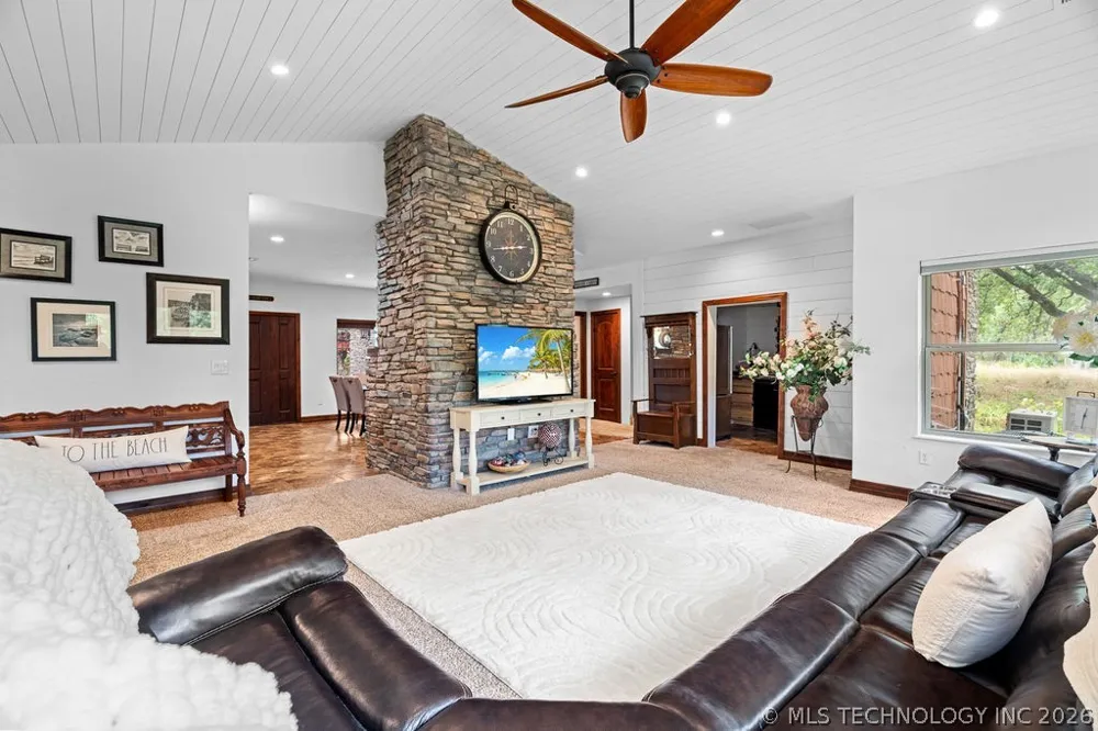 9094 Waters Edge Kingston, OK 73439