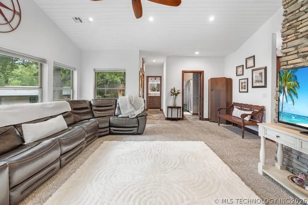 9094 Waters Edge Kingston, OK 73439
