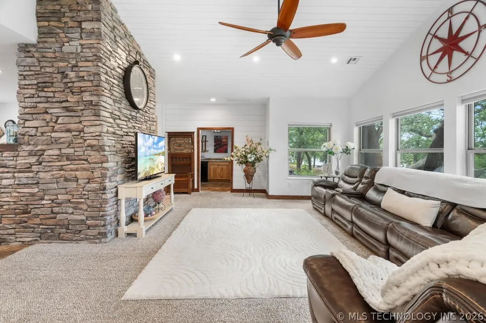 9094 Waters Edge Kingston, OK 73439