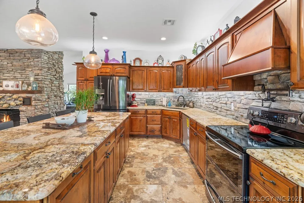 9094 Waters Edge Kingston, OK 73439