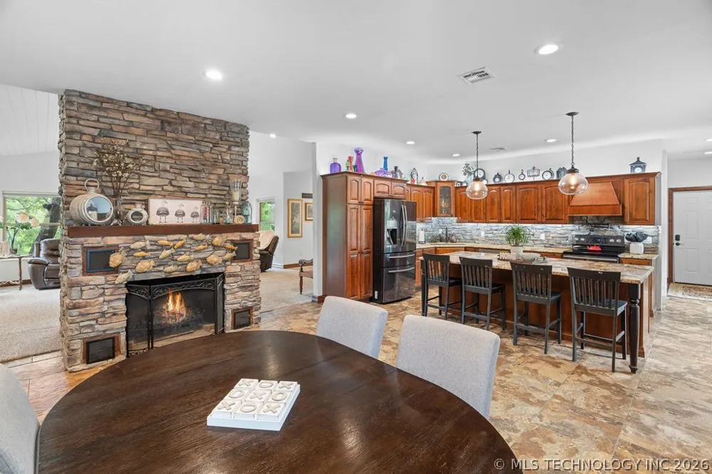 9094 Waters Edge Kingston, OK 73439