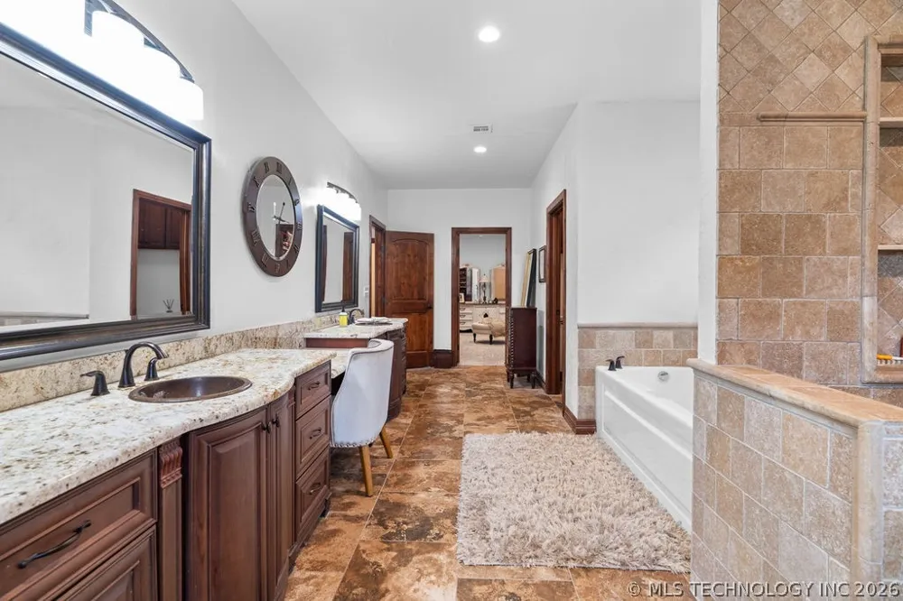 9094 Waters Edge Kingston, OK 73439