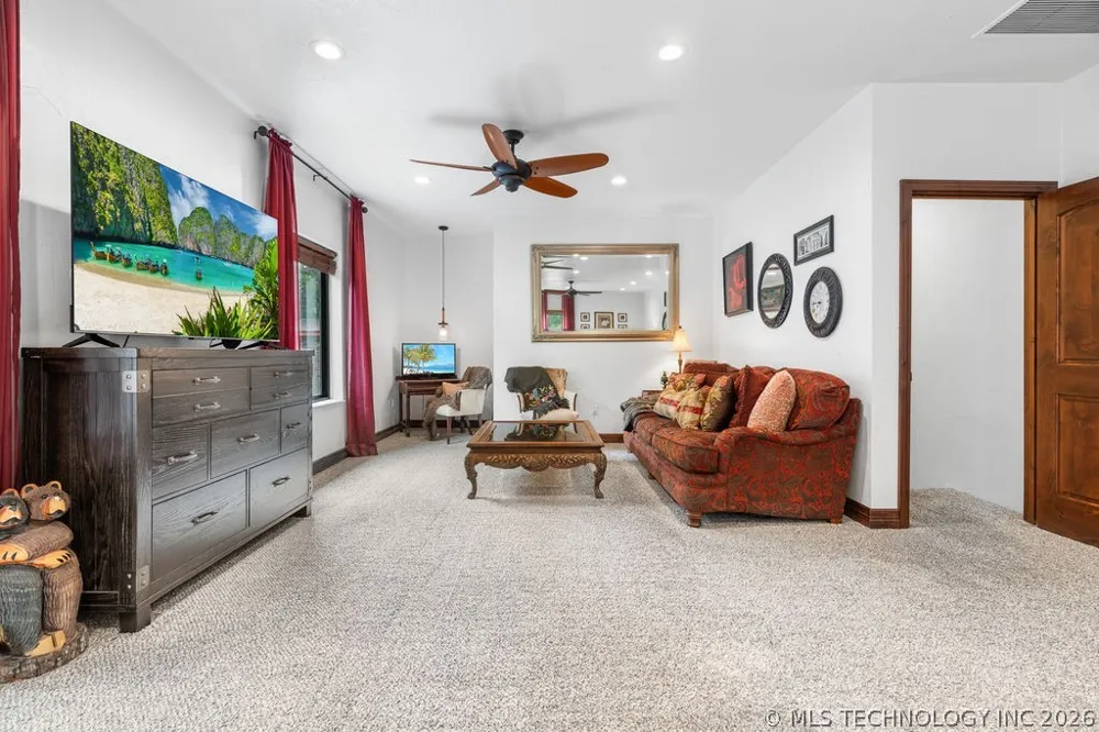 9094 Waters Edge Kingston, OK 73439