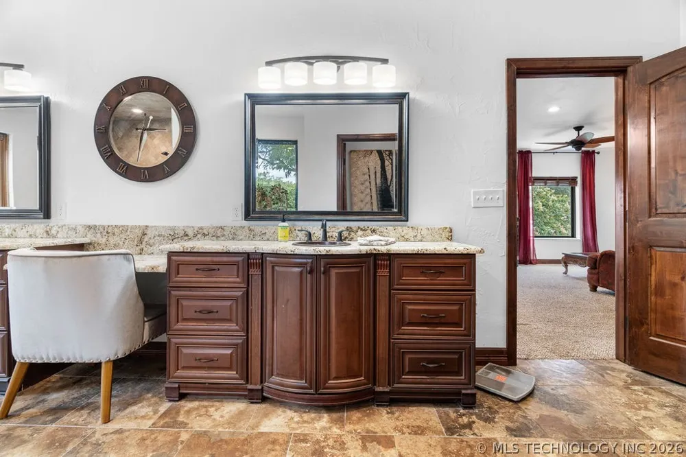 9094 Waters Edge Kingston, OK 73439