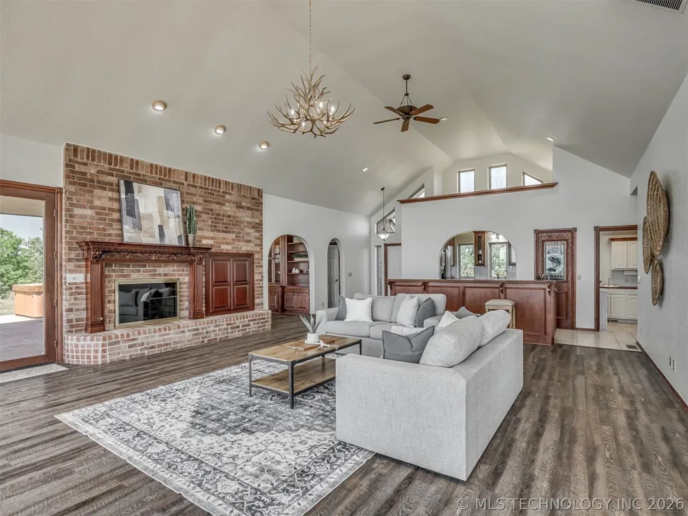 423310 E 1169 ROAD E Eufaula, OK 74432