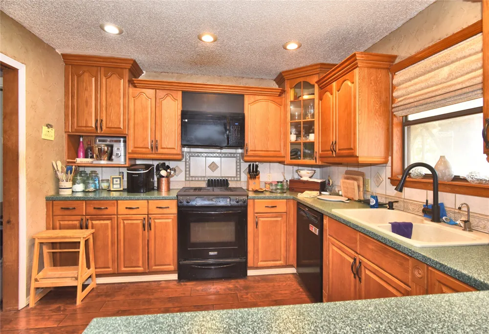 8809 174th EastAvenue Owasso, OK 74055