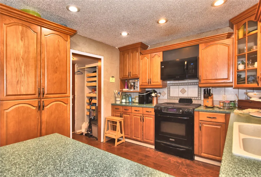 8809 174th EastAvenue Owasso, OK 74055