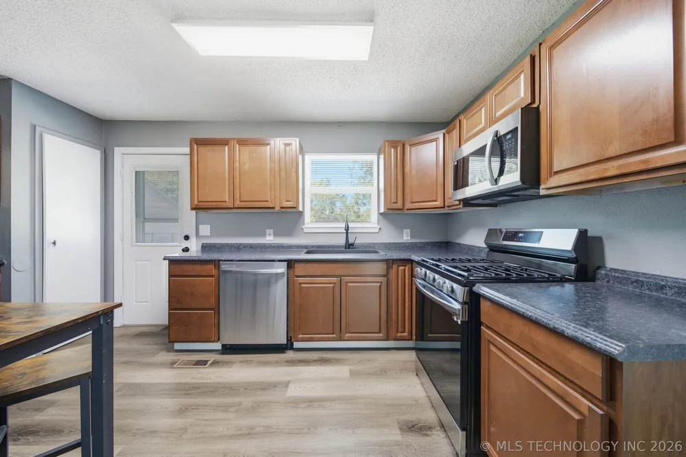 214 Hughes Street Morris, OK 74445