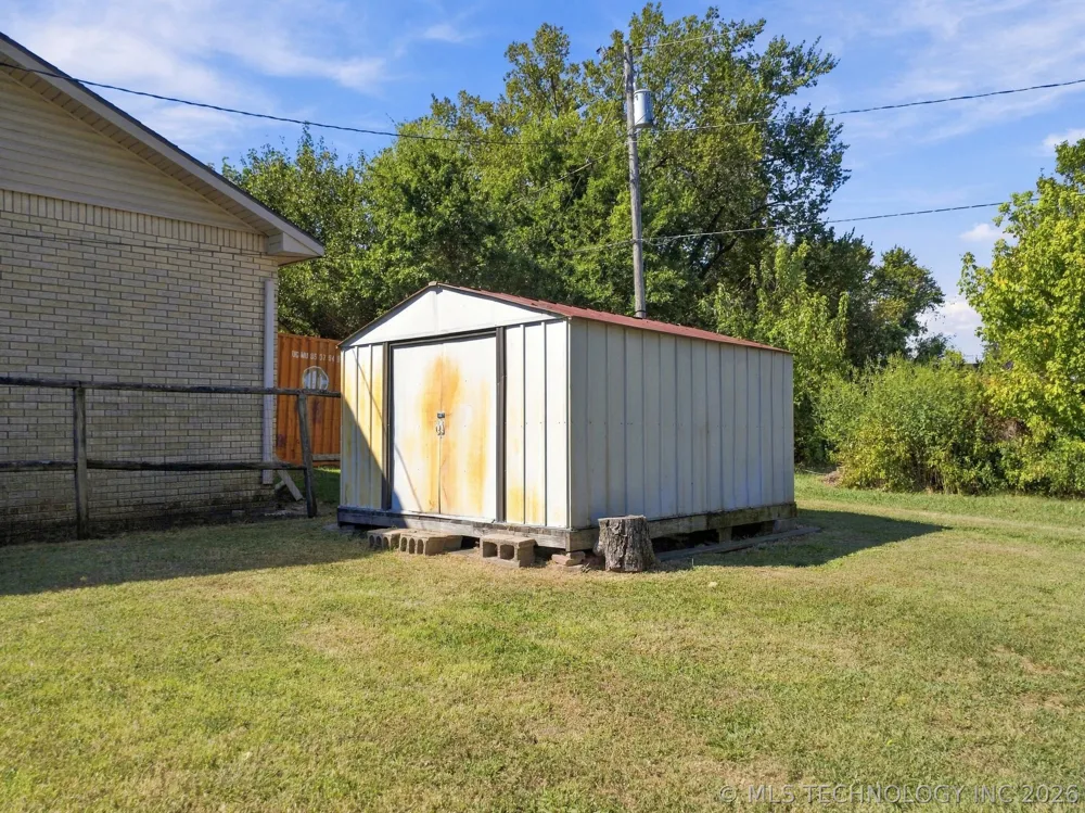 214 Hughes Street Morris, OK 74445