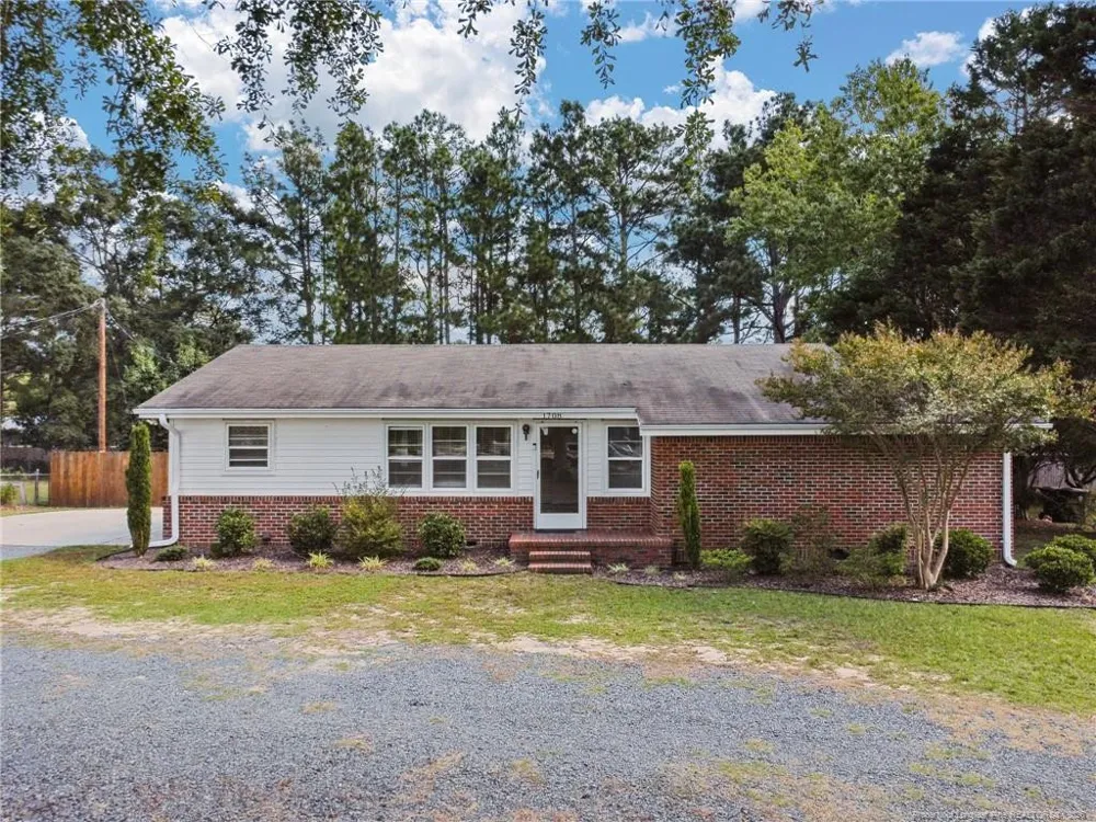1708 Poplar Street Aberdeen, NC 28315