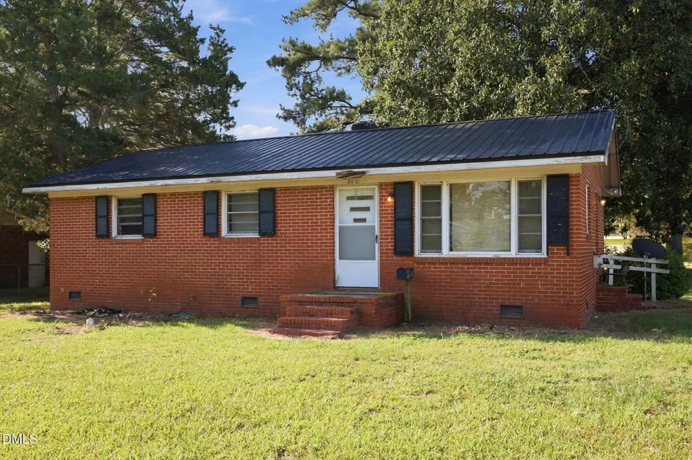 302 E 17th Street Scotland Neck, NC 27874