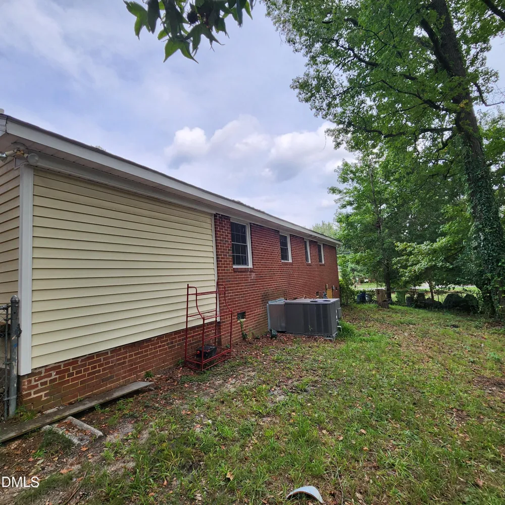 1208 Thames Court Raleigh, NC 27610