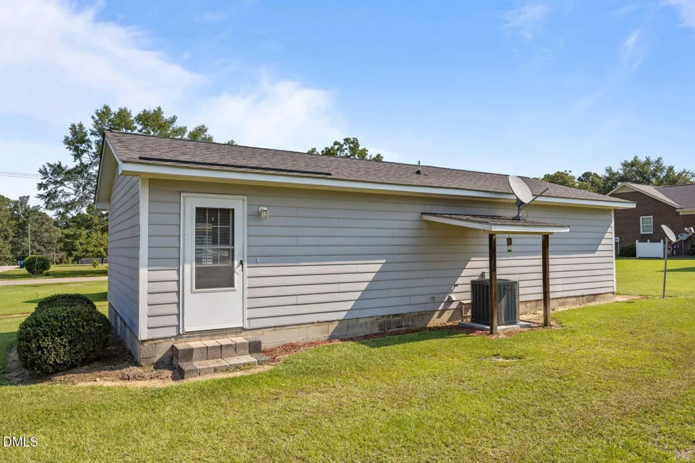 145 S Patterson Street Coats, NC 27521
