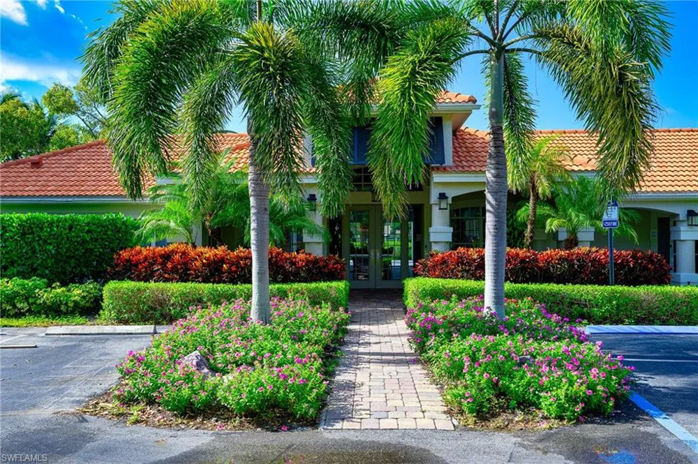 2460 Old Groves Road #E-201 Naples, FL 34109