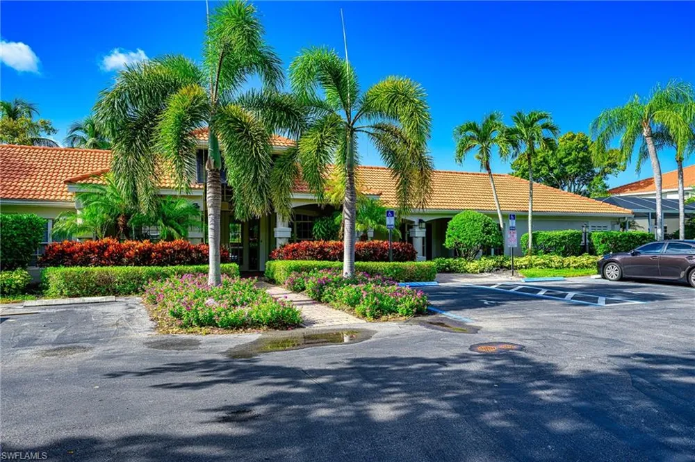 2460 Old Groves Road #E-201 Naples, FL 34109
